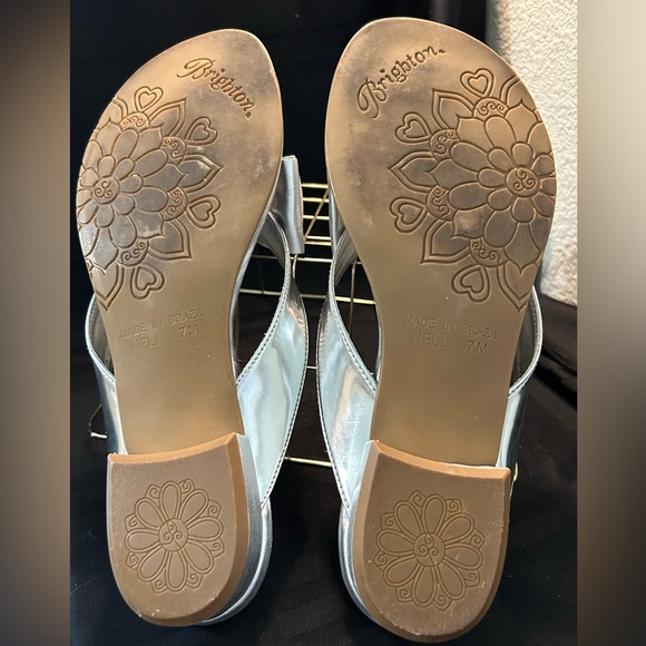 BRIGHTON ‘NELL’ SILVER METALLIC LEATHER BOW SANDAL w/Crystal Accent Sz. 7 - Picture 10 of 12